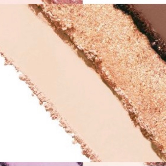 Maybelline Shadow Blocks Eyeshadow Palette in NORTH 3rd and BEDFORD AVE - Picture 3 of 5